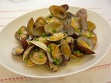 木更津ゴールドあさりを使った「白ワイン蒸し」「レモンサラダ」